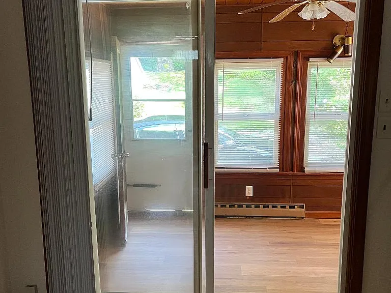 4 season sunroom off of kitchen