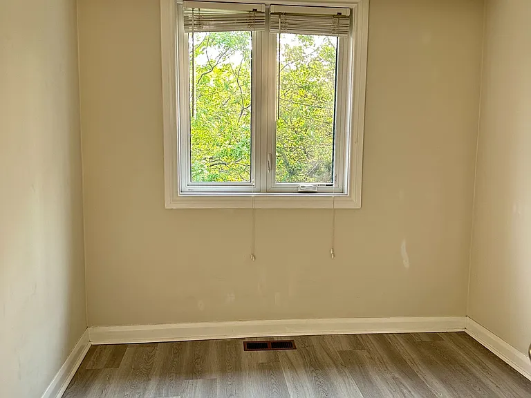 407 Woodbine Ave #2 — Photo 10