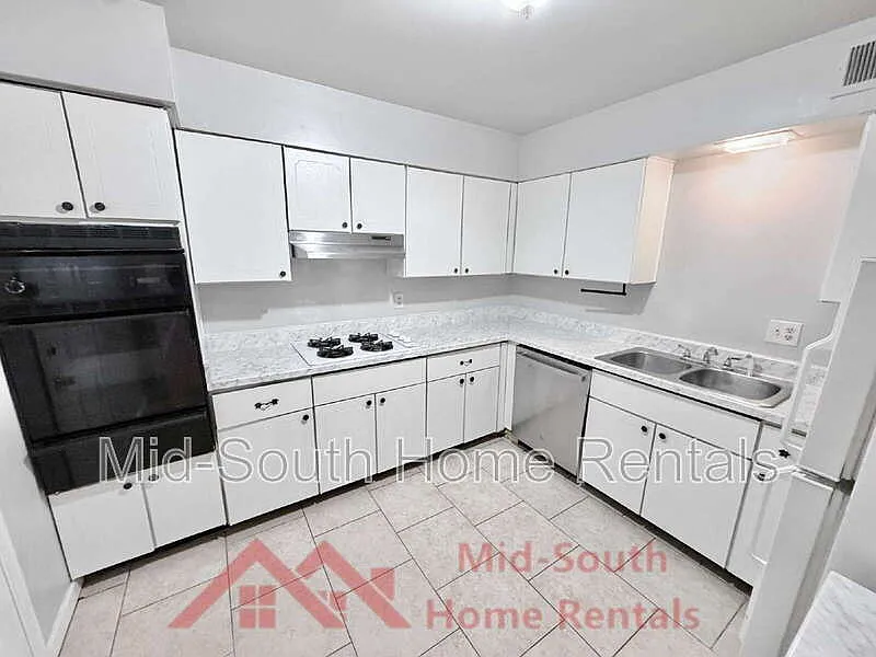 2 bed, 1.5 bath, $895 — Photo 4