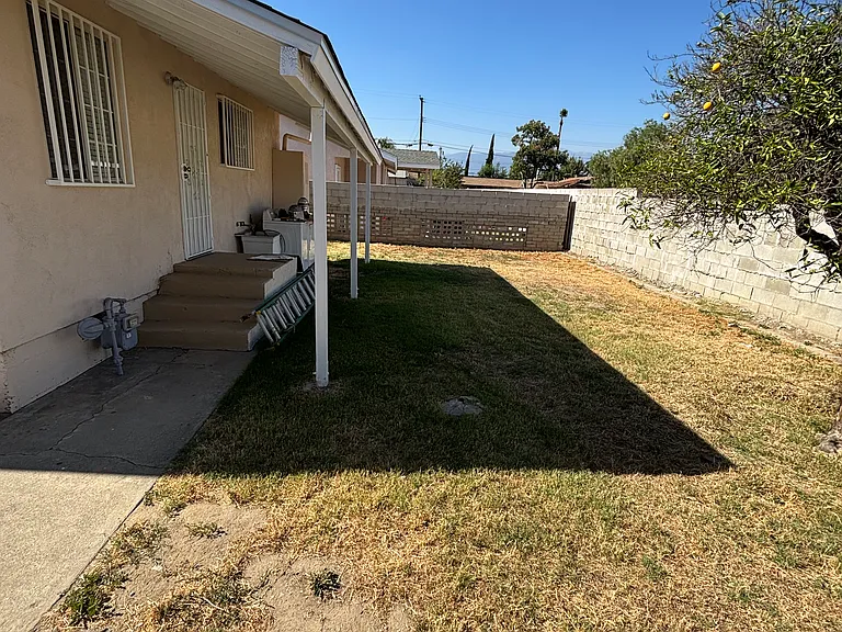 870 La Mesa St — Photo 2