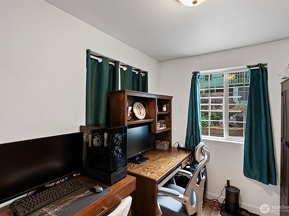 4th image of 1529 N Montgomery Avenue