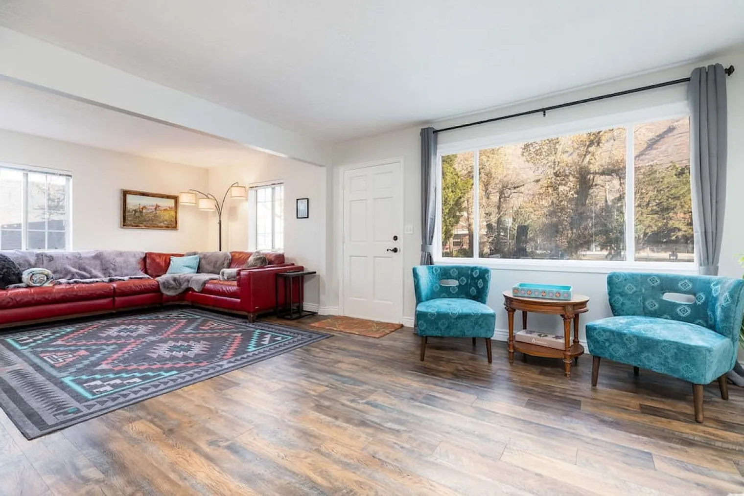 6 bed, 3.0 bath, 2260 sqft, $6,832 — Photo 2