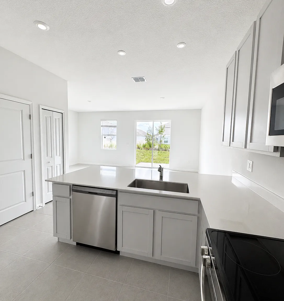 3 bed, 2.5 bath, 1834 sqft, $1,950 — Photo 4
