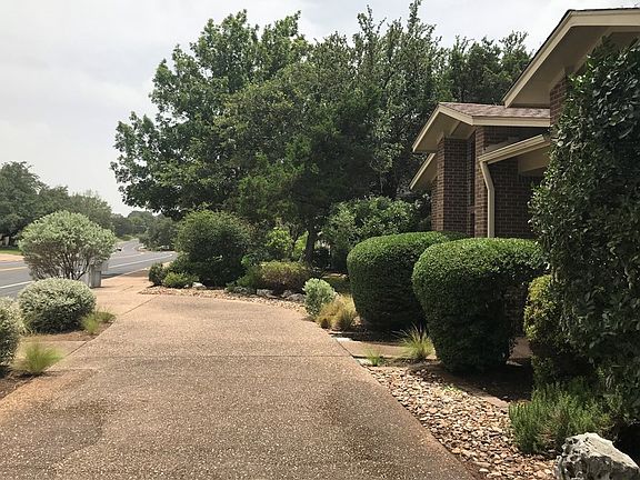 4th image of 9106 Bluegrass Dr