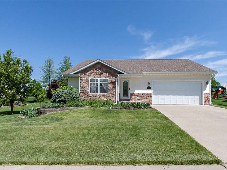 1st image of 282 W Goldfinch Dr