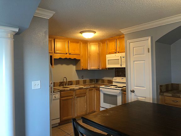 3rd image of 527 Georgetown C Dr