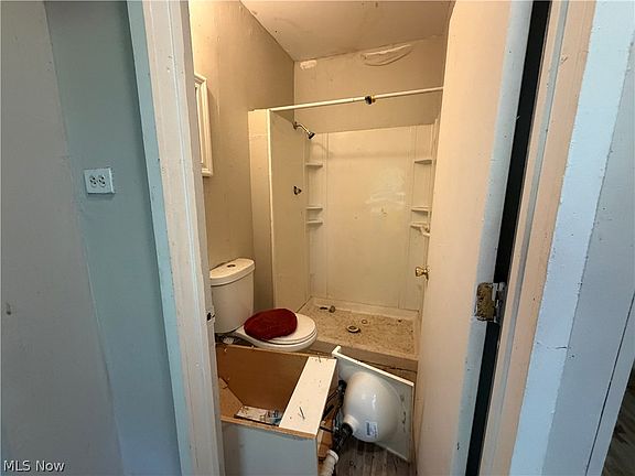 2nd image of 945 E 149th St
