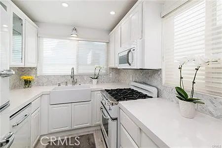 577 Ramona Ave #B — Photo 12