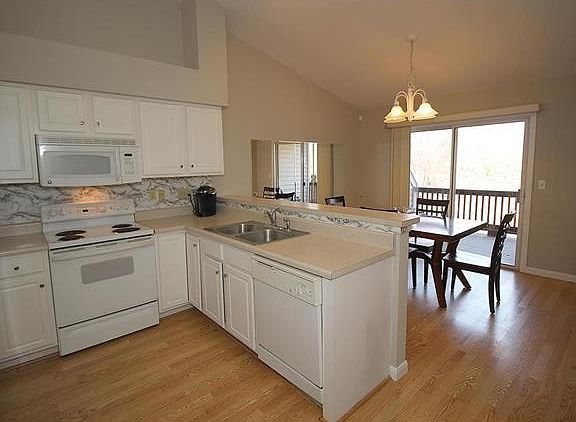 4th image of 3822 Southern Manor Dr
