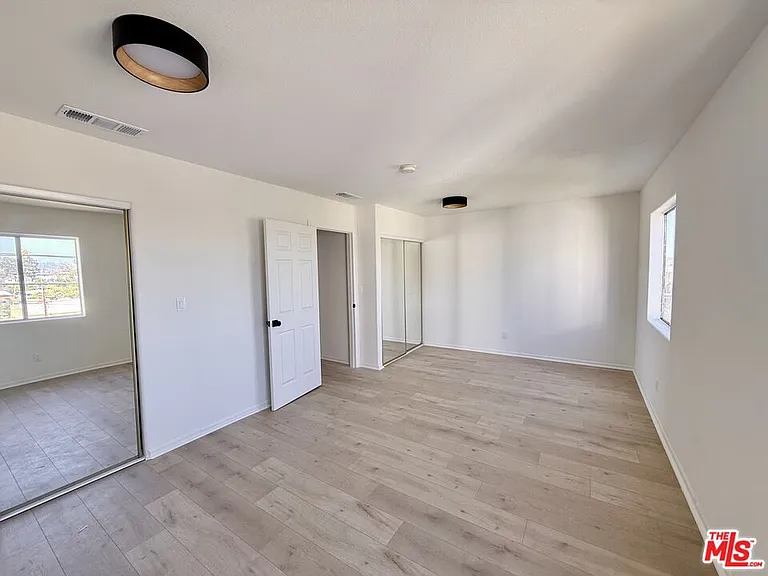 1031 Coronado Ter — Photo 24