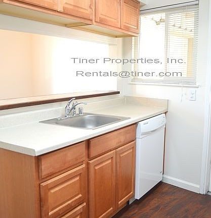 3rd image of 1016 Hampton Rd