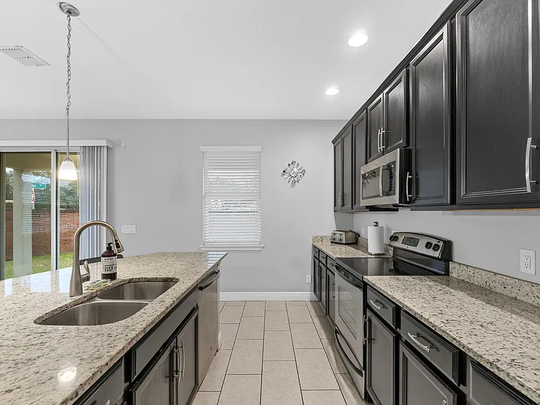 206 Aberdeen St — Photo 10