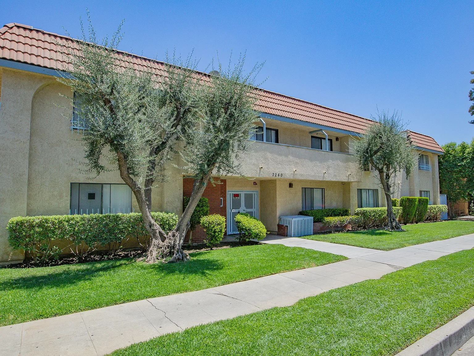 Jordan Apartments — Photo 1