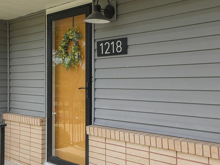 1218 Sunset Dr — Photo 5