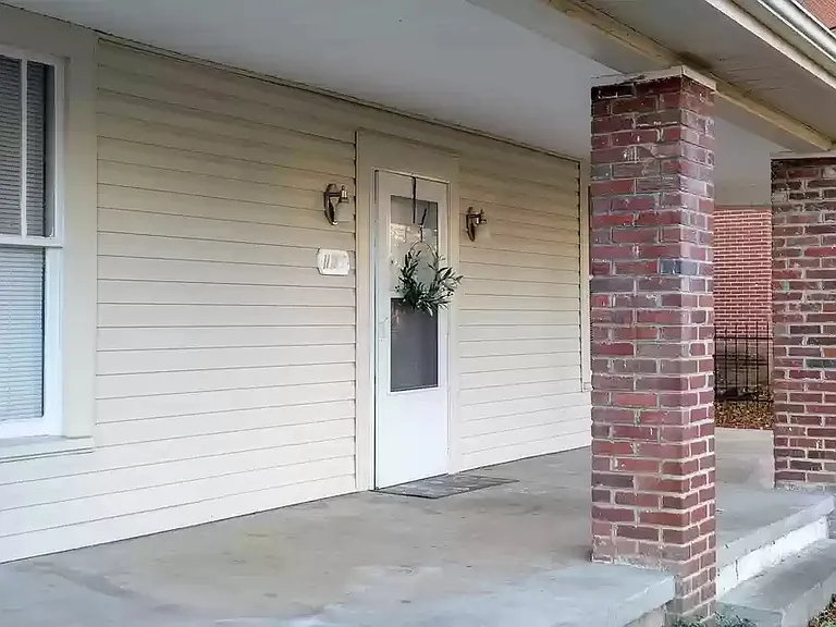 135 Gilbert Ct — Photo 3