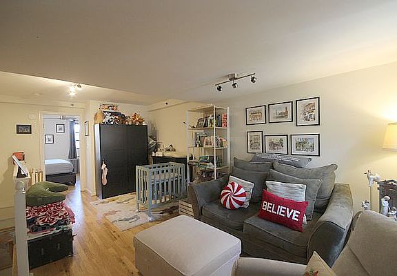 3rd image of 317-319 Bloomfield St #3L