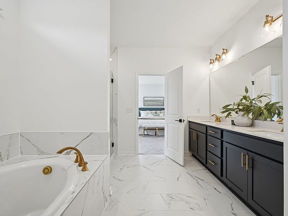 Crescent Mills - Leland Interior Image 4