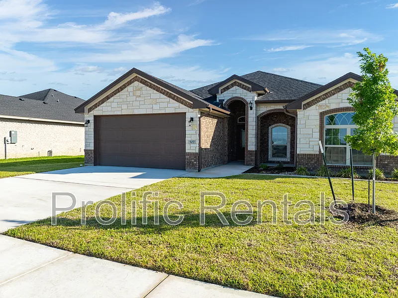 3 bed, 3.5 bath, 1970 sqft, $2,200 — Photo 3