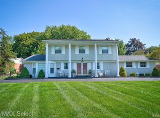 336 Bella Vista Dr, Grand Blanc, MI 48439