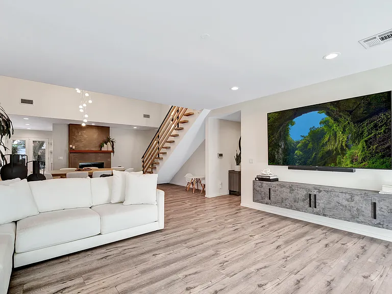 4974 Canoga Ave — Photo 5