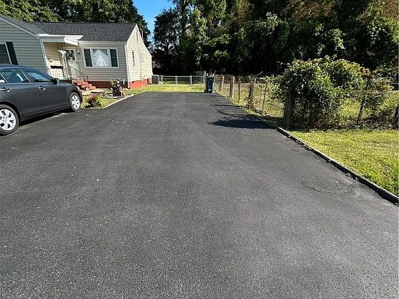 4th image of 2905 Irisdale Ave
