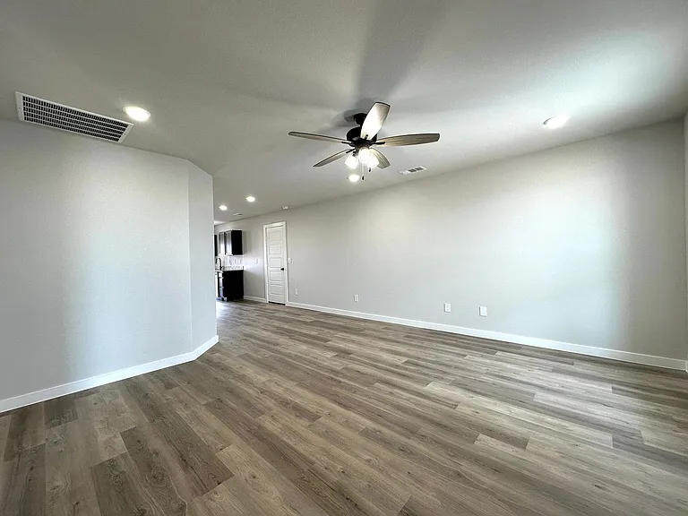 5513 Rice St — Photo 10
