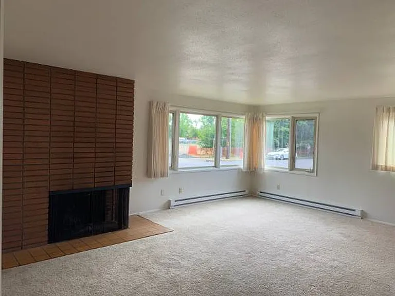 2600-2928 NW Tyler Ave — Photo 15
