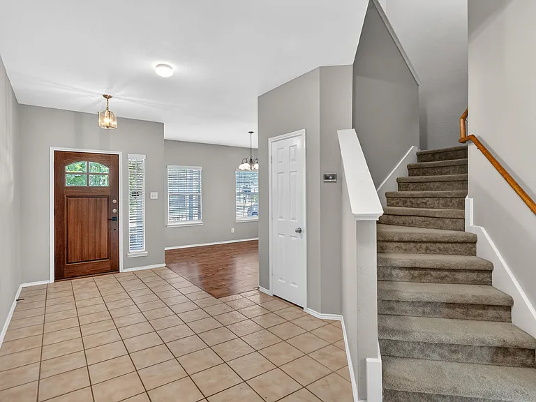 9787 Old Field Dr — Photo 22