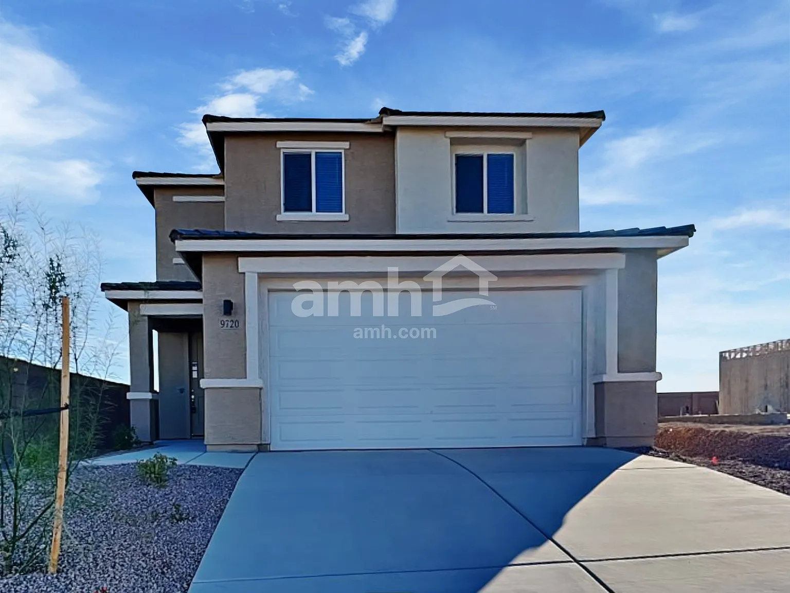 4 bed, 2.5 bath, 2015 sqft, $2,260 — Photo 1