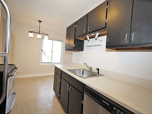 2nd image of 930 Perrie Dr APT 204