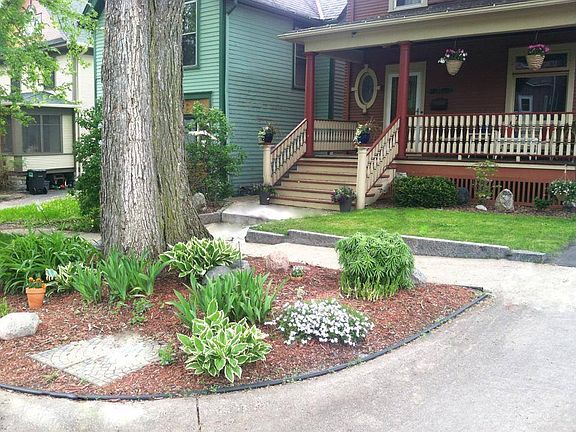 Front of the house garden