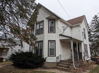 1231 S Oak Ave, Freeport, IL 61032