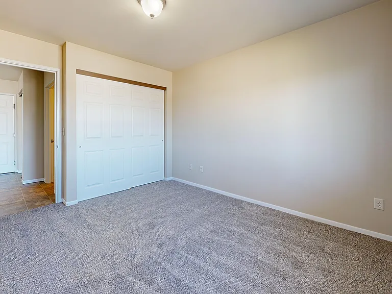 Lincoln Meadows Apartments — Photo 8