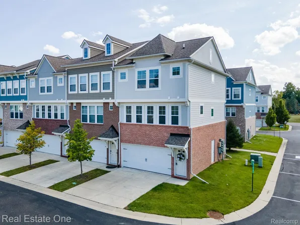 69 Kaprol Dr, Troy, MI 48098