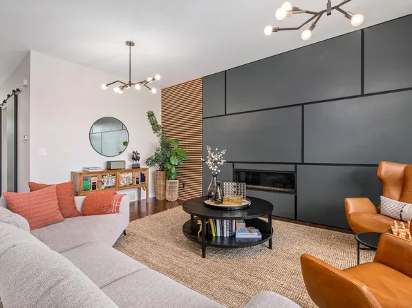 699 Howatt Dr SW, Edmonton, AB T6W 3K3