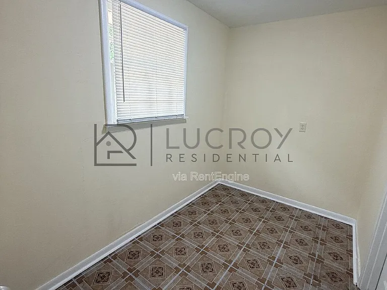 2805 Engleside Dr — Photo 2