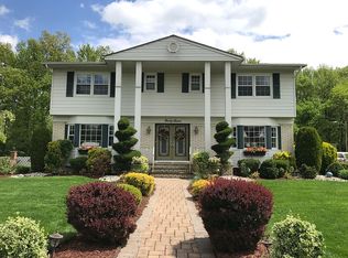 97 Glenroy Rd, Fairfield, NJ 07004