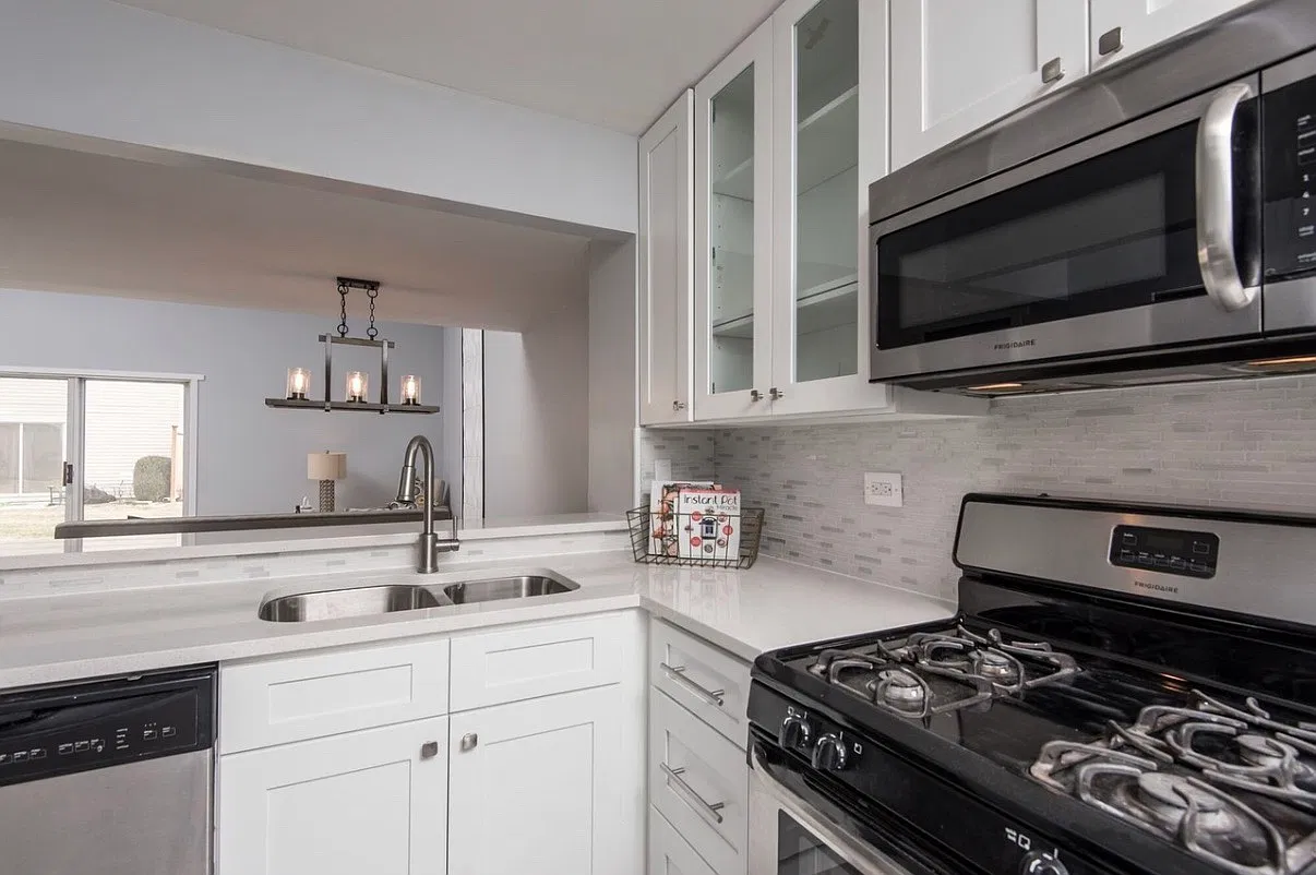 2 bed, 1.5 bath, 1200 sqft, $2,600 — Photo 3