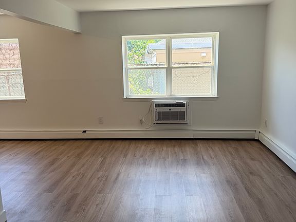 3rd image of 550 Washington Ave APT 5