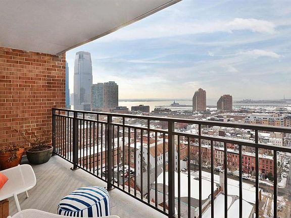 3rd image of 135 Montgomery St #21-9