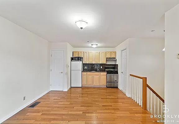 5th image of 59 Saint Marks Pl #1B