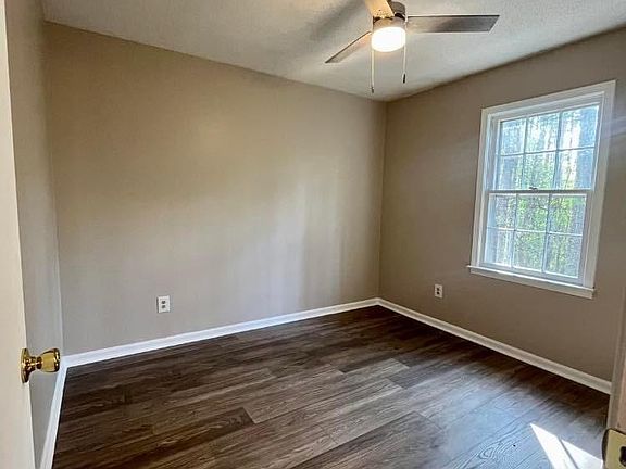 5th image of 221 Stork Way