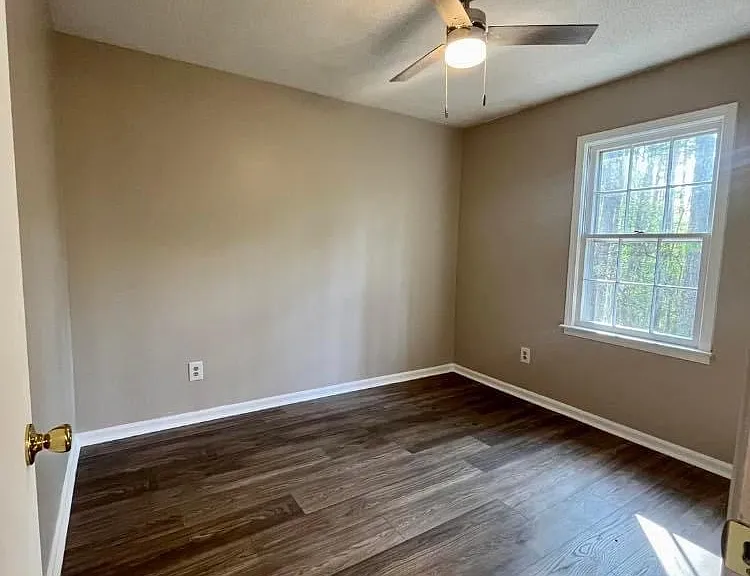 221 Stork Way — Photo 5