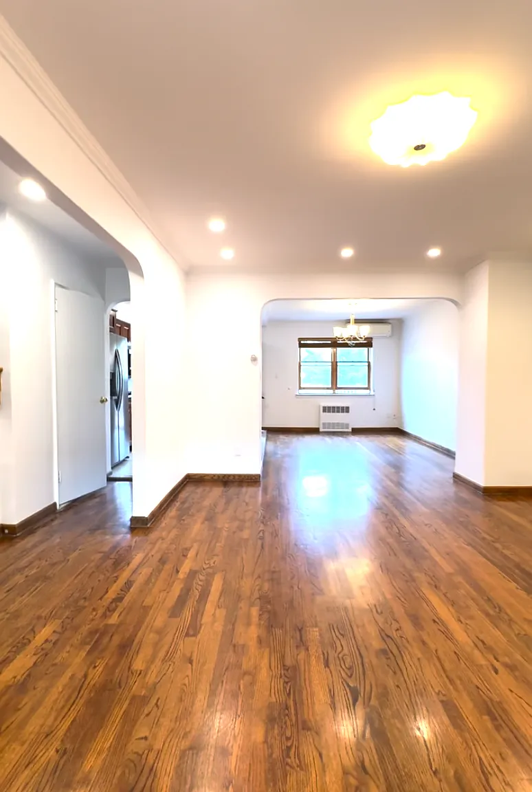 3 bed, 1.5 bath, 1500 sqft, $4,500 — Photo 2