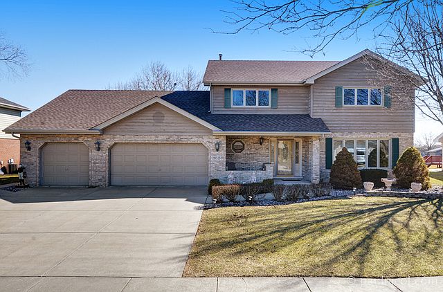 1st image of 19525 Lancaster Dr