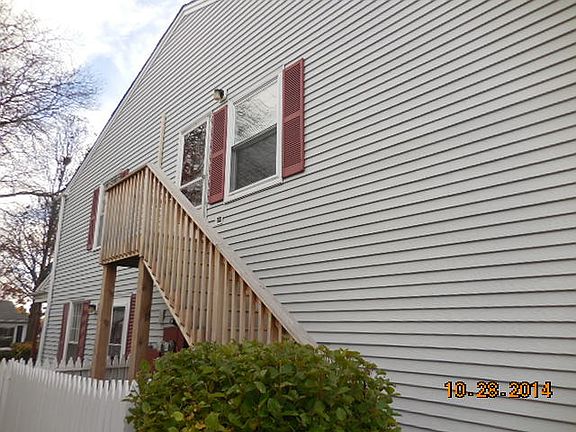 2nd image of 883 Wellington Ave
