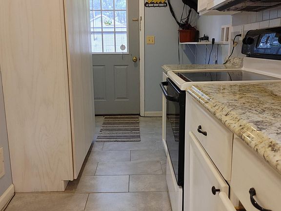 5th image of 2698 Jean St