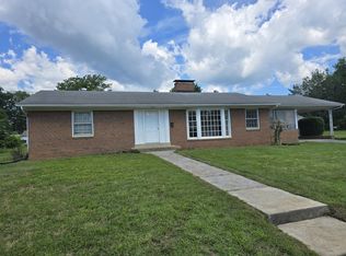 833 Acacia Ave, Clifton Forge, VA 24422