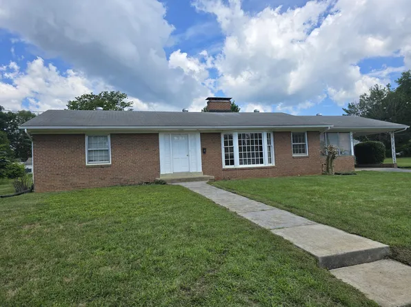 833 Acacia Ave, Clifton Forge, VA 24422