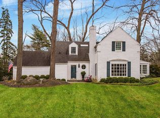 14 Northwoods Rd, Manhasset, NY 11030